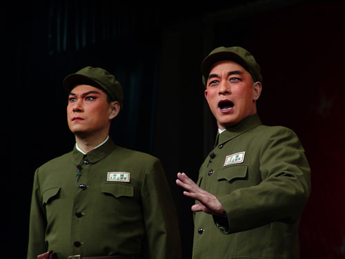 《奇袭白虎团》